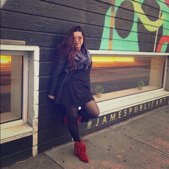 Meet your Posher, Eliara - Picture 1 of 1